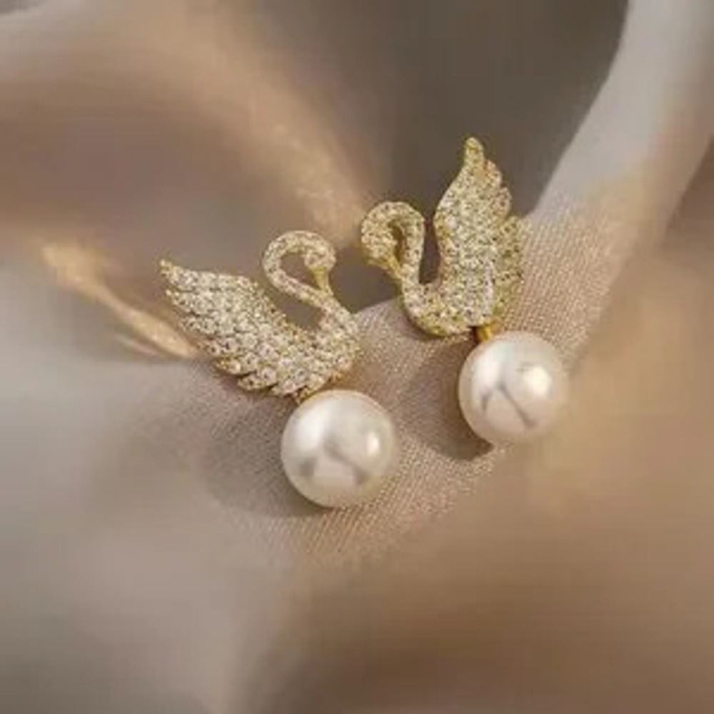 Gorgeous Swan Zircon Pearl Earrings
